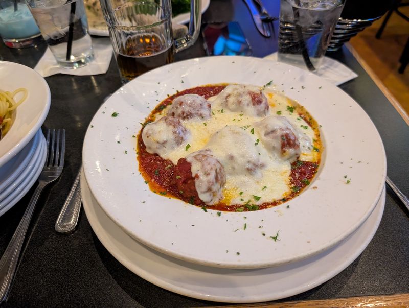 A Michigan comfort-food stop with easy access and long hours A Michigan comfort-food stop with easy access and long hours