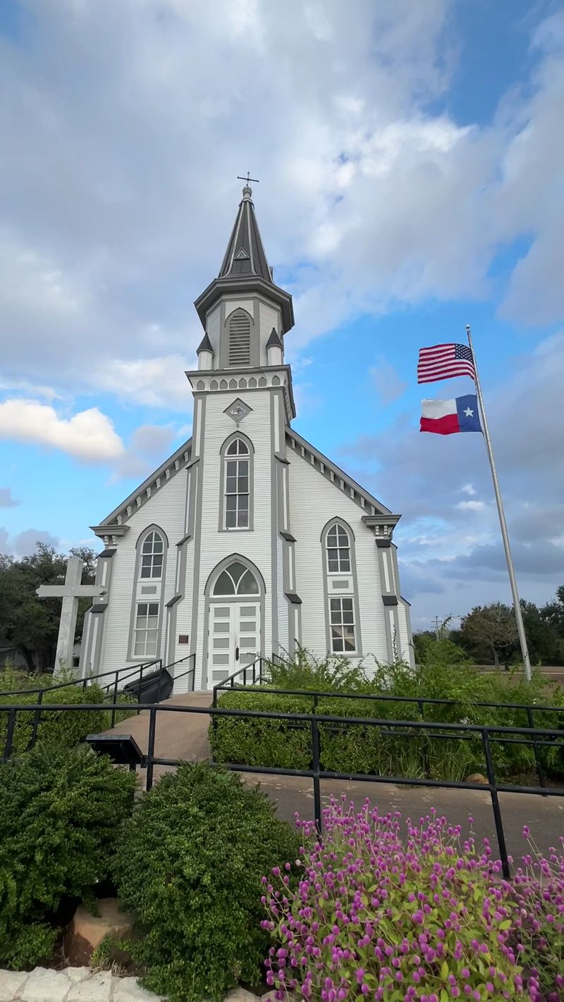 A Peaceful Country Setting Worth the Drive A Peaceful Country Setting Worth the Drive