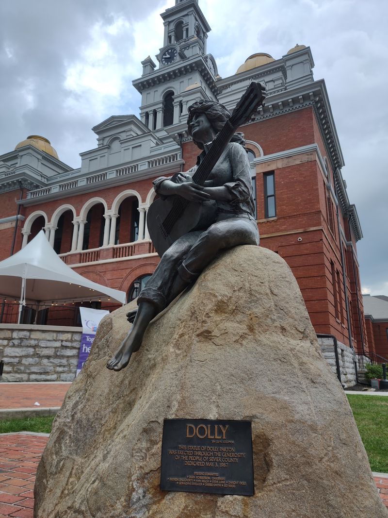 A Quiet Tribute to Dolly Parton in the Heart of Sevierville A Quiet Tribute to Dolly Parton in the Heart of Sevierville