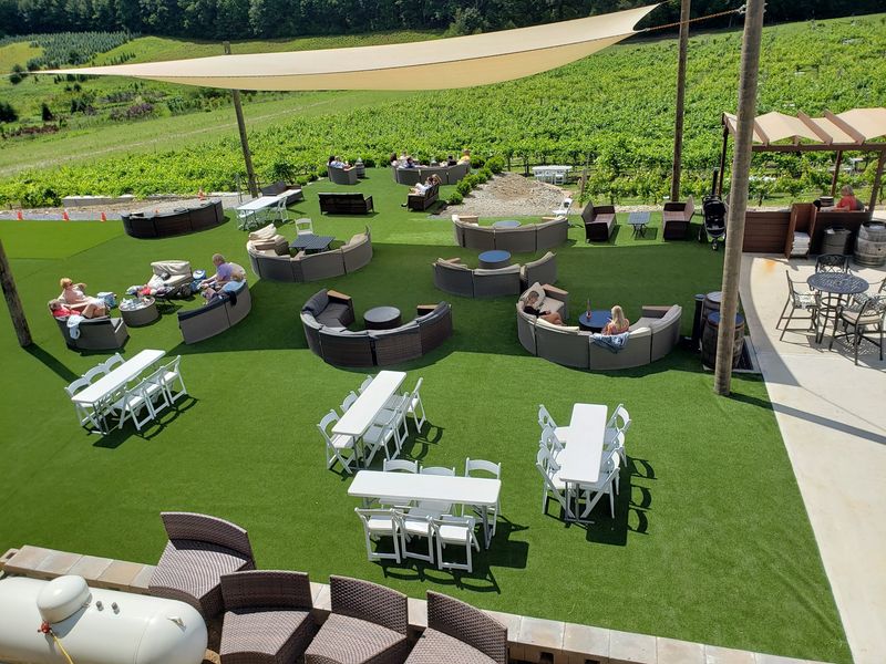 A Relaxed Spot for Groups, Families, and Photos