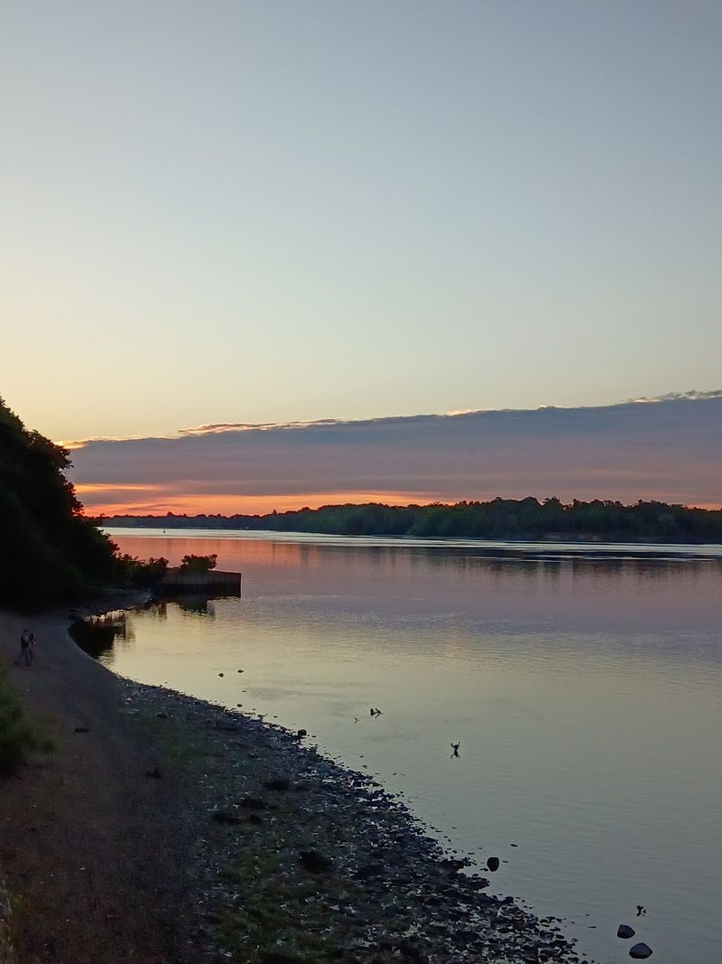 A Riverfront Setting That Steals the Show A Riverfront Setting That Steals the Show