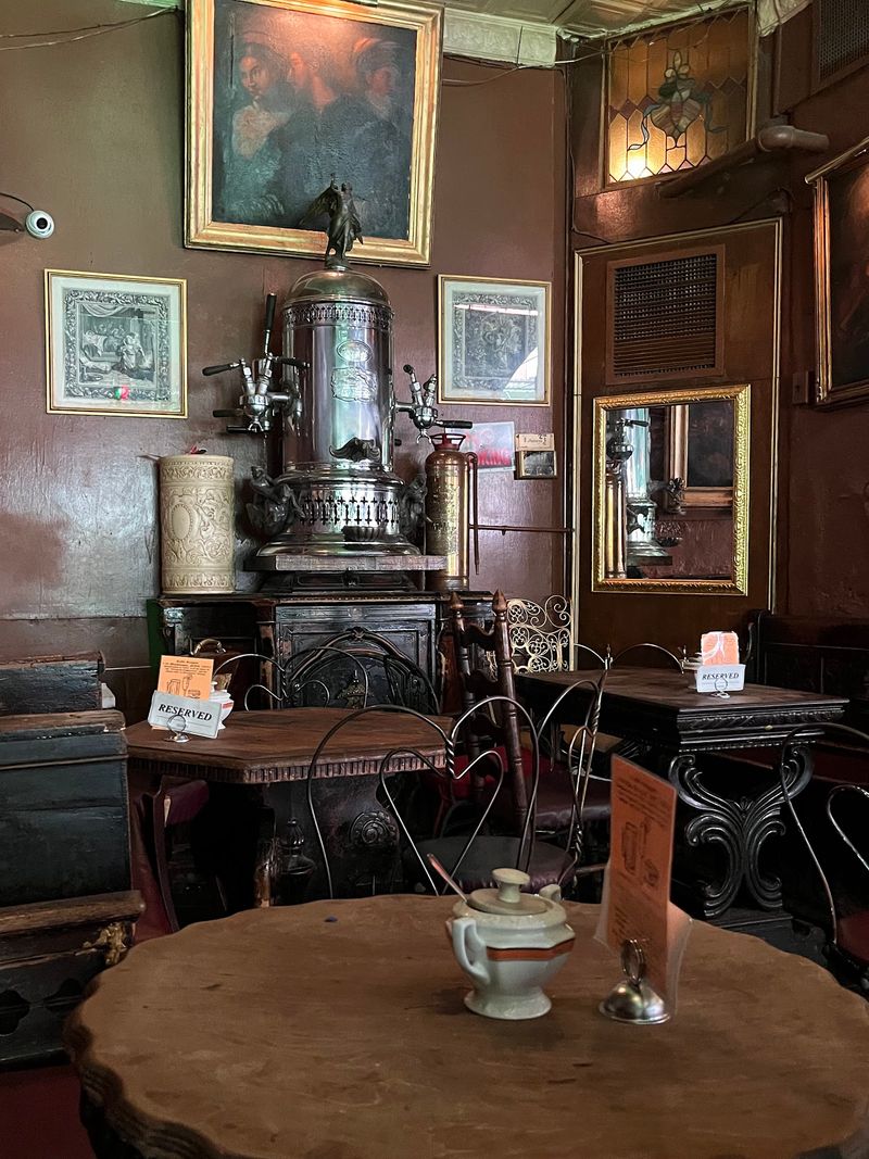 A Room That Feels Like a Tiny Museum