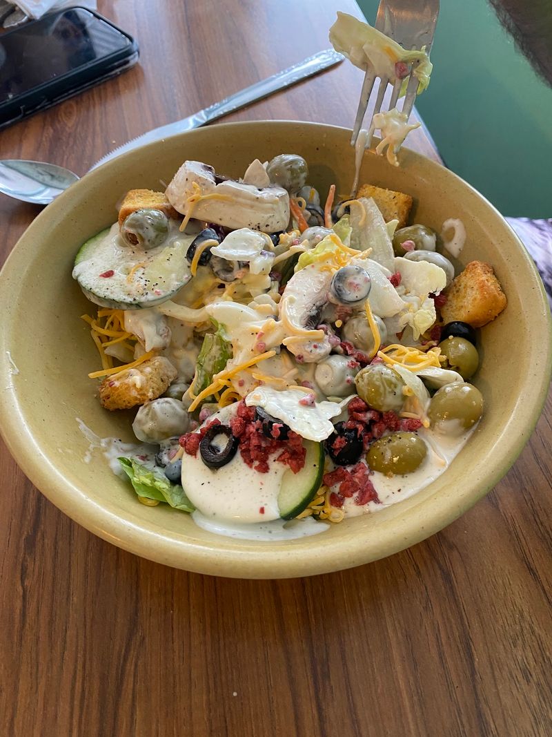 A Salad Bar That Actually Deserves Your Attention