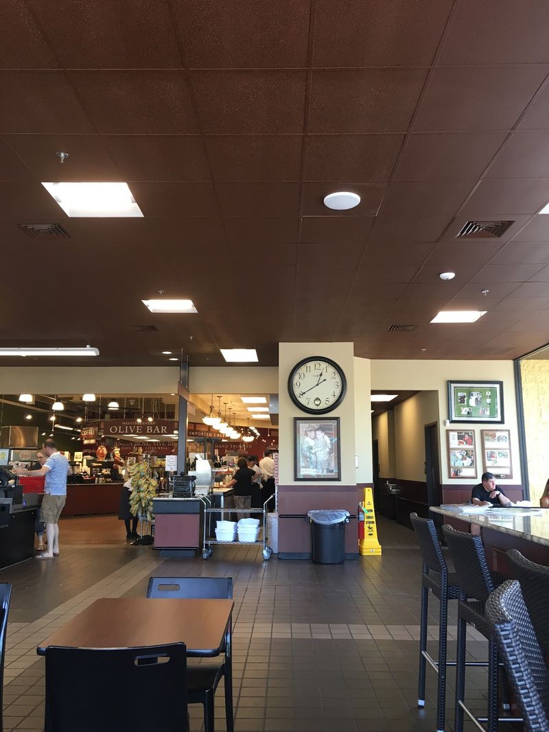A Sit-Down Food Hall Mood Makes It Memorable A Sit-Down Food Hall Mood Makes It Memorable