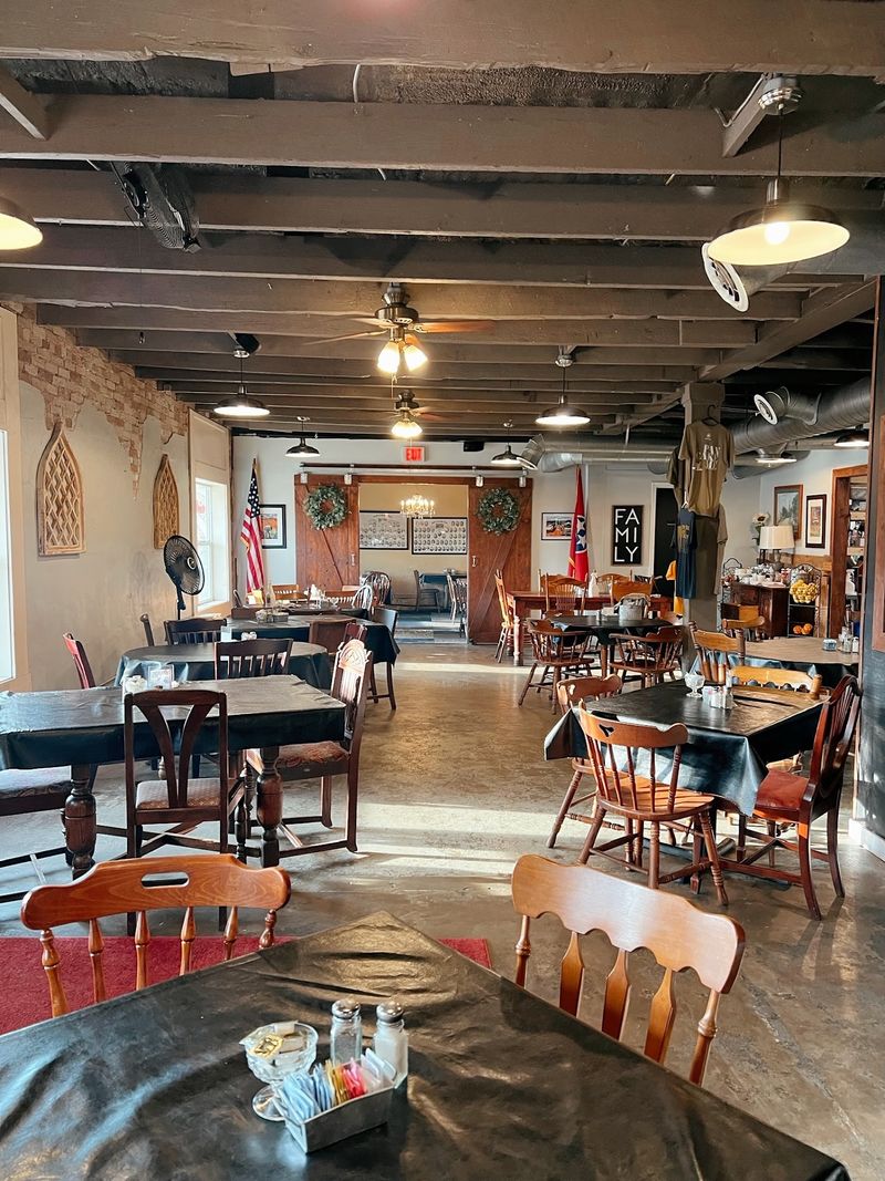 A Small-Town Tennessee Eatery That's Worth Seeking Out
