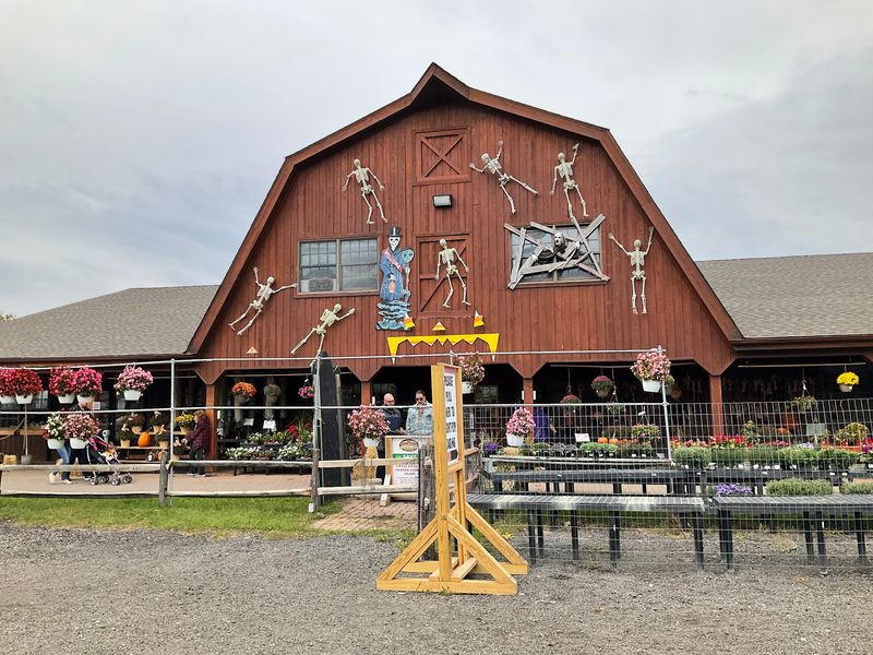 A Sprawling Garden Center Keeps the Farm Colorful Through the Seasons A Sprawling Garden Center Keeps the Farm Colorful Through the Seasons
