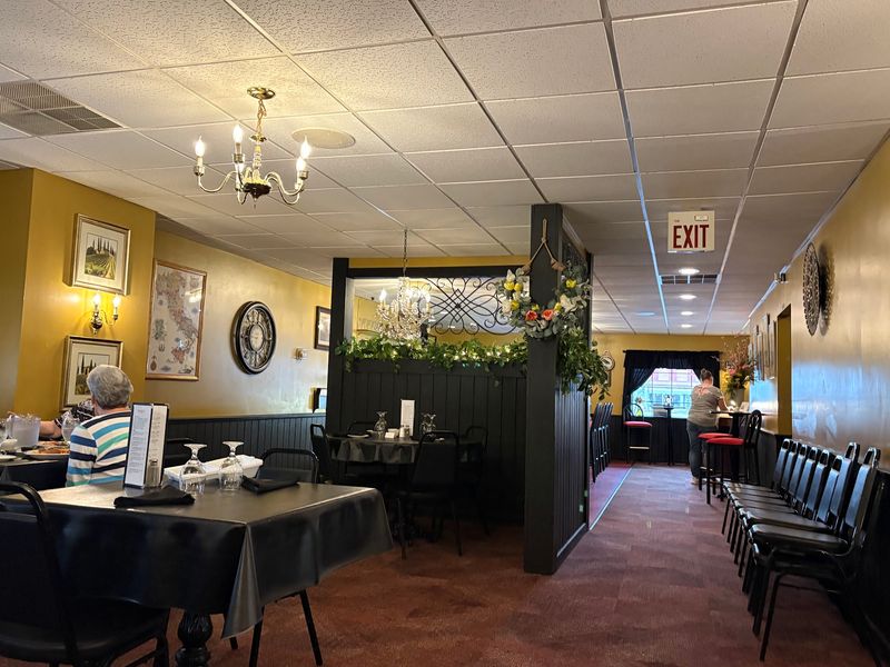 A Supper Club Glow on West Adams Street