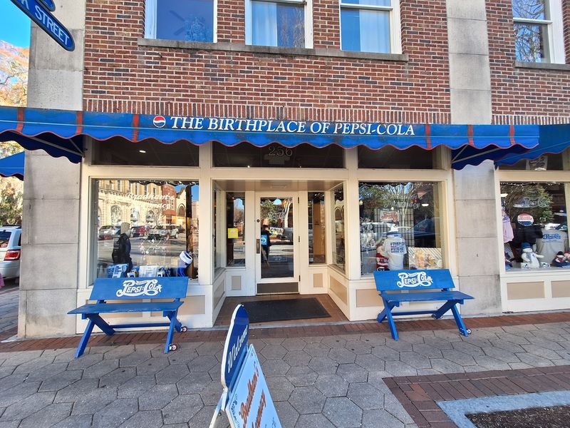 A Tiny Storefront With a World-Famous Story A Tiny Storefront With a World-Famous Story