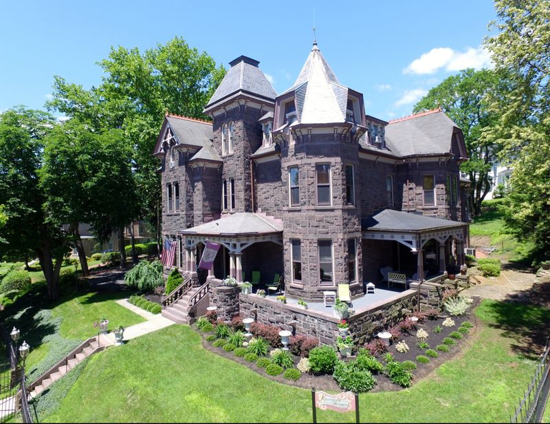 A grand first impression in the heart of Bellefonte A grand first impression in the heart of Bellefonte