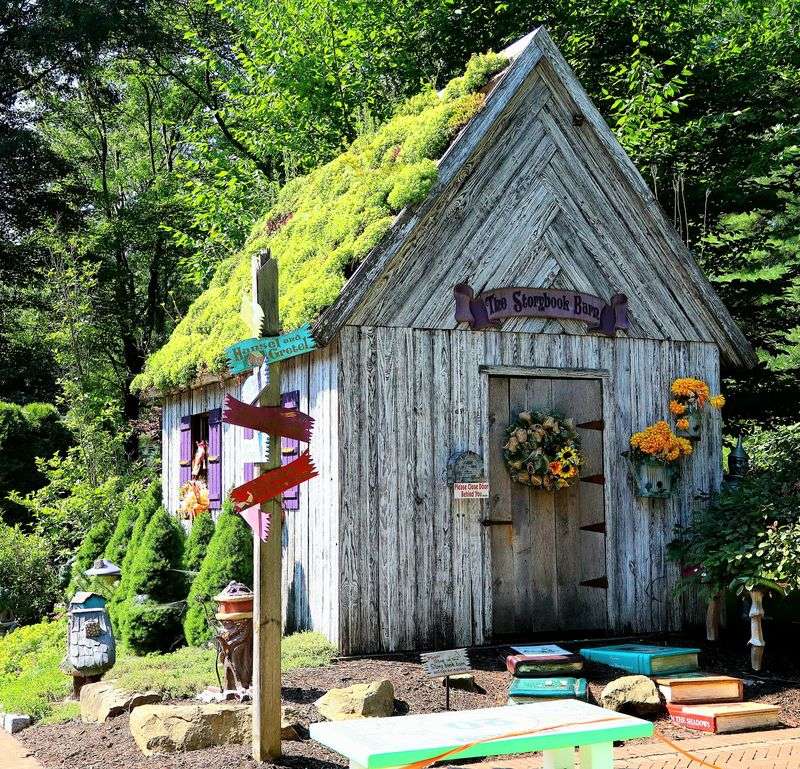 A storybook setting tucked into a neighborhood