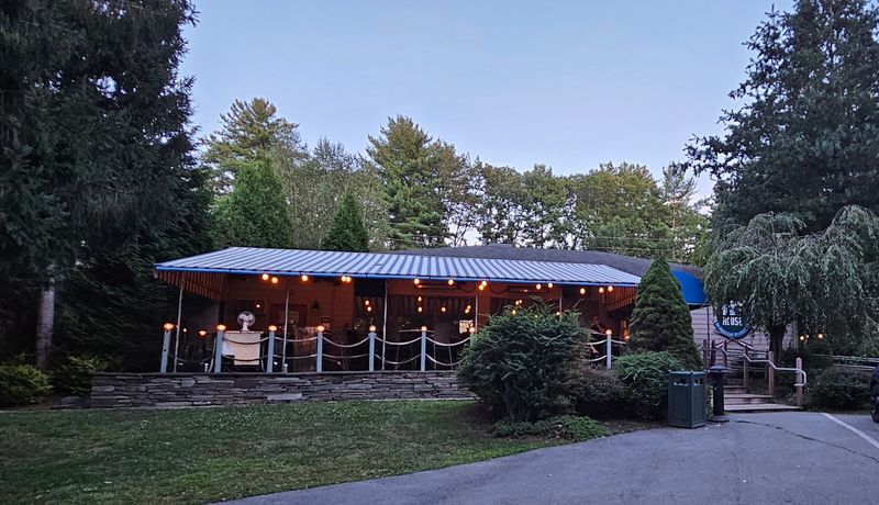 Aim for Outdoor Seating When Weather Helps Aim for Outdoor Seating When Weather Helps