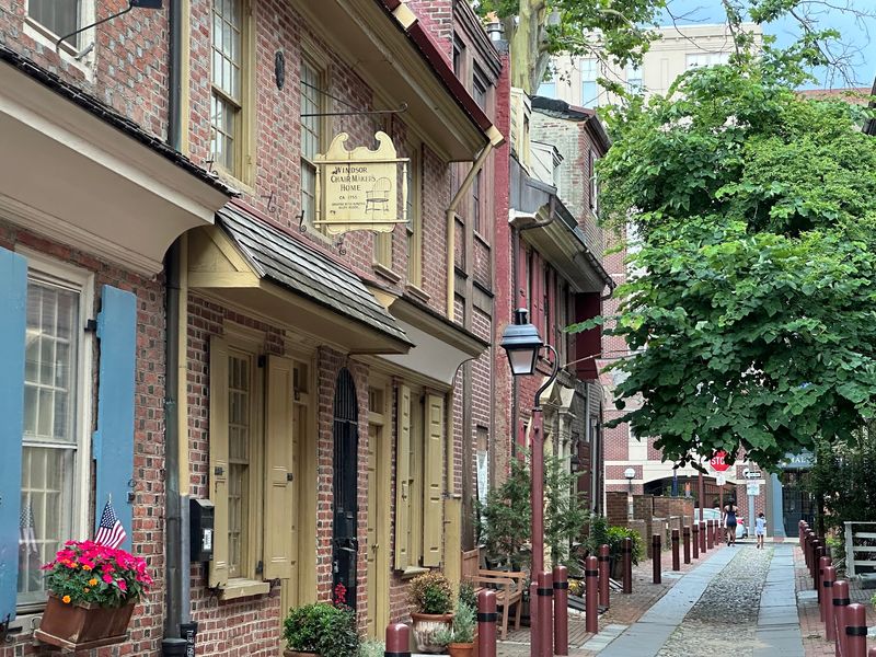 America's Oldest Residential Street Charm at Elfreth’s Alley Museum America's Oldest Residential Street Charm at Elfreth’s Alley Museum