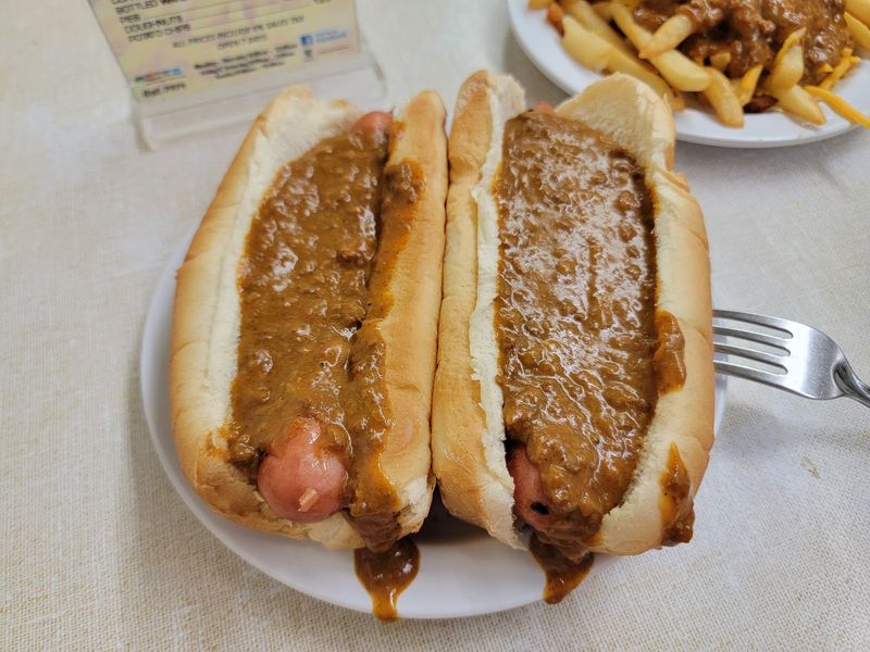 An Old Rivalry in the Background, A Clear Identity on the Plate