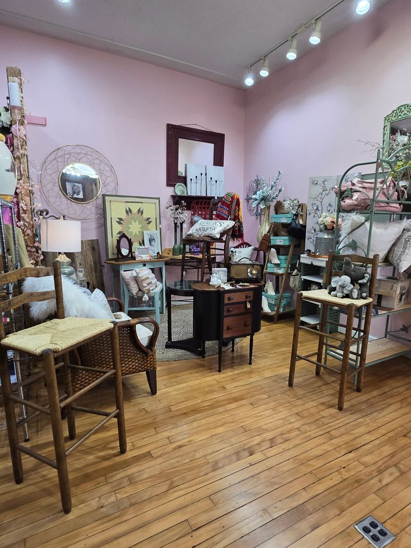 Antique Lovers Aren't the Only Shoppers Who'll Have Fun Here Antique Lovers Aren't the Only Shoppers Who'll Have Fun Here