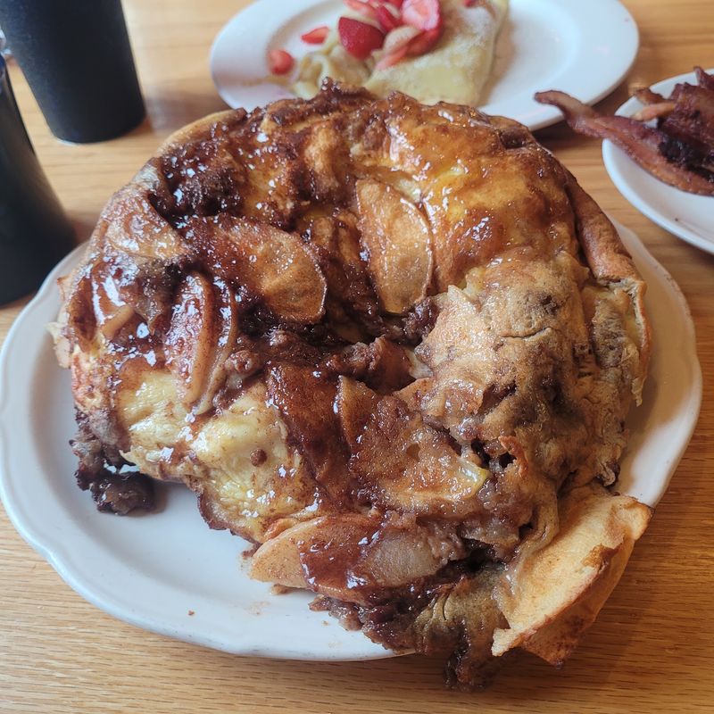 Apple Pancakes Bring a Sweet, Cozy Feel Apple Pancakes Bring a Sweet, Cozy Feel