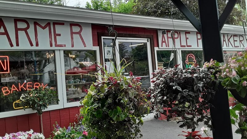 Apple Pie Bakery Apple Pie Bakery