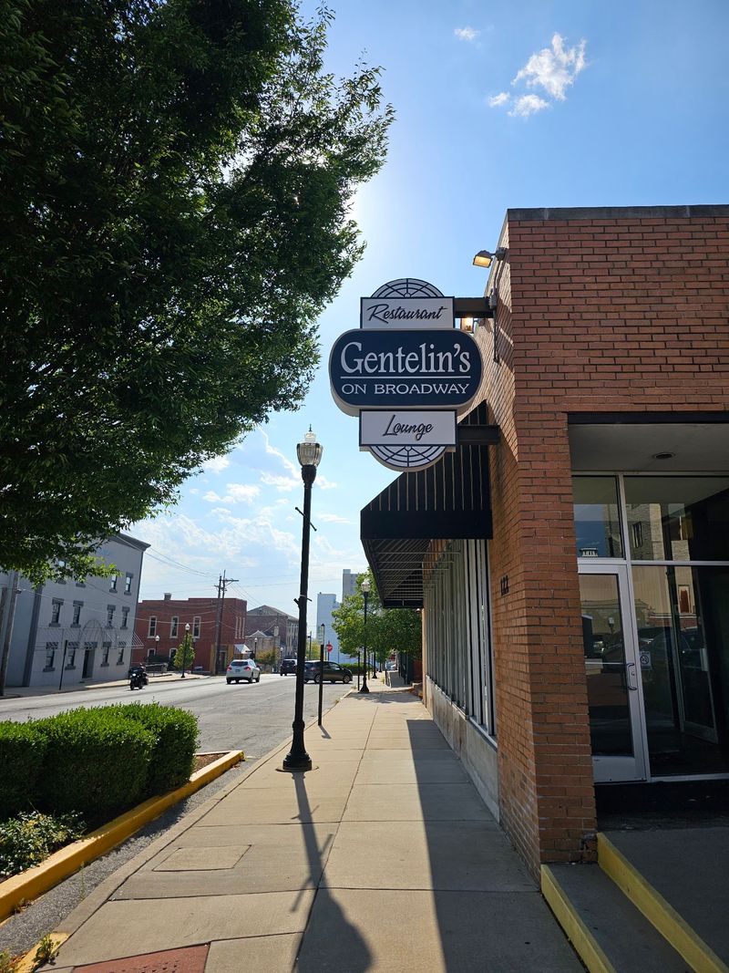 Gentelin’s On Broadway (Alton) Gentelin’s On Broadway (Alton)