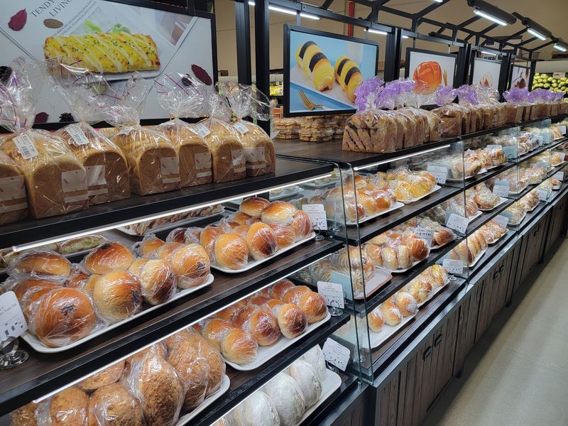 Bakery Cases and Prepared Foods Save Dinner Bakery Cases and Prepared Foods Save Dinner