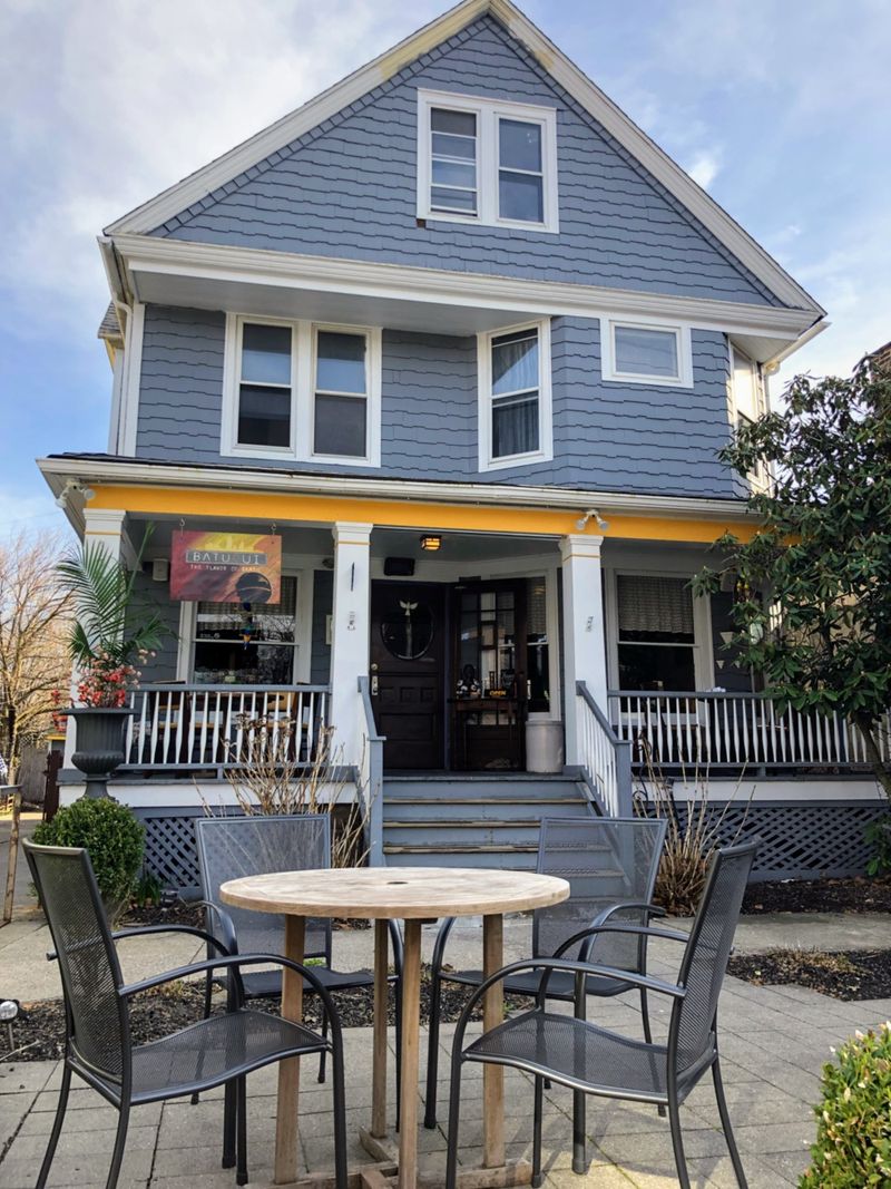 Batuqui - 12624 Larchmere Blvd