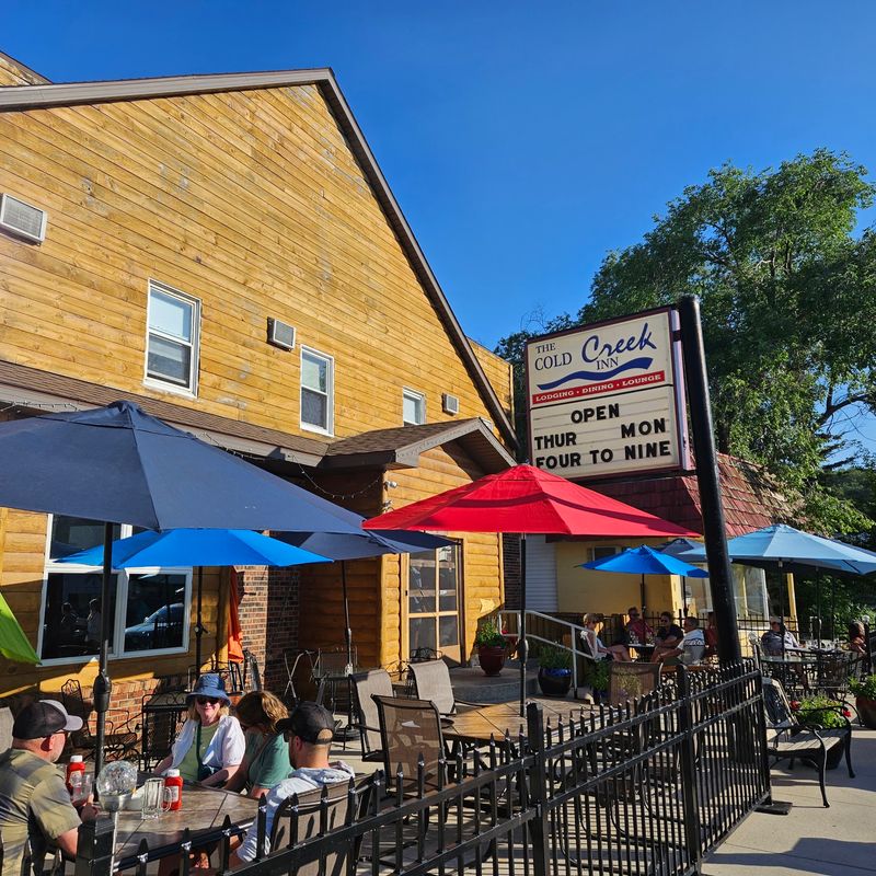 Best timing for a meal near Crystal Lake and the trail