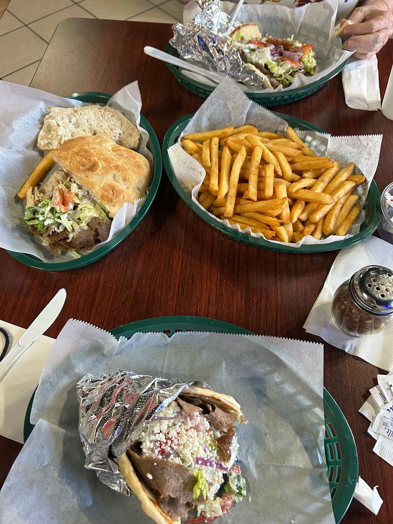 Big Portions Make Hungry Travelers Happy Big Portions Make Hungry Travelers Happy
