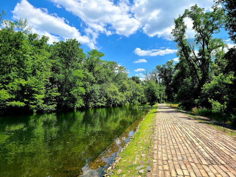 Bike the Delaware and Raritan Canal Towpath Bike the Delaware and Raritan Canal Towpath
