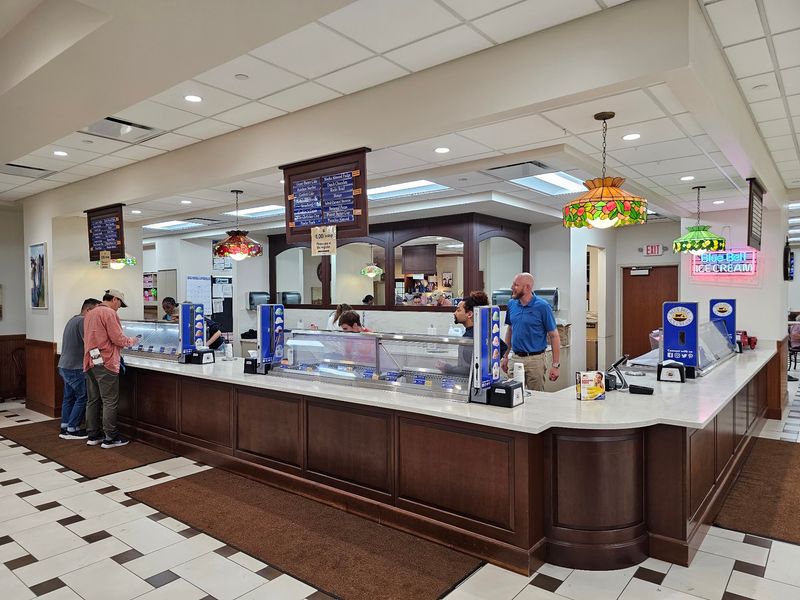 Blue Bell Creameries (Brenham) Blue Bell Creameries (Brenham)