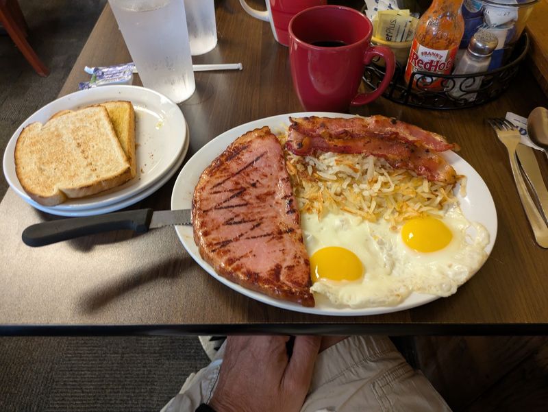 Hash Browns, Biscuits, and the Kind of Classics People Actually Order Hash Browns, Biscuits, and the Kind of Classics People Actually Order