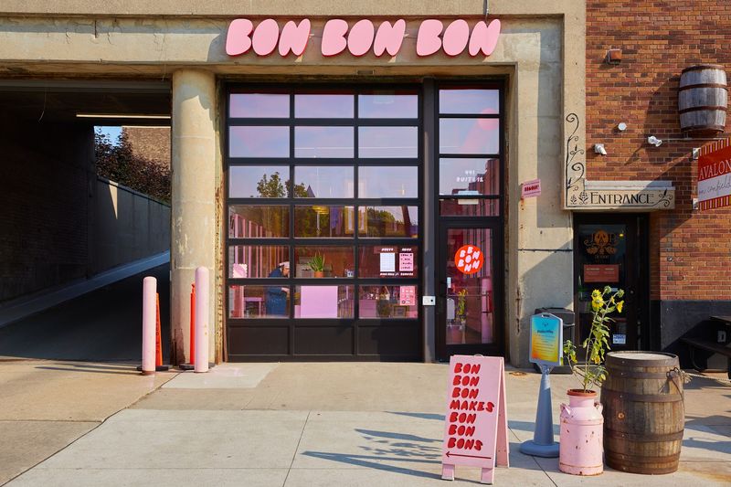 Bon Bon Bon - Detroit
