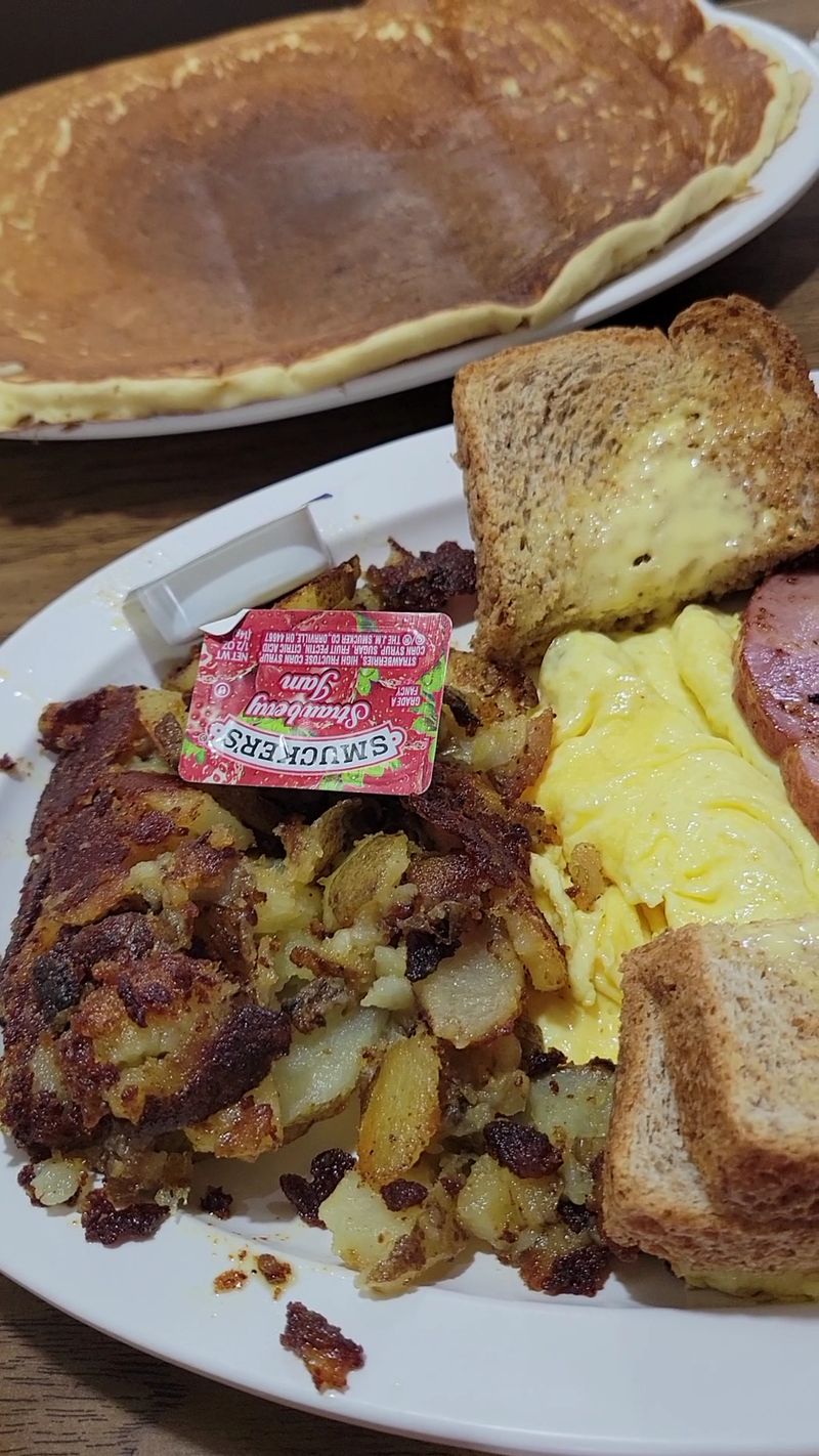 Breakfast Here Means Big Plates and Zero Hesitation