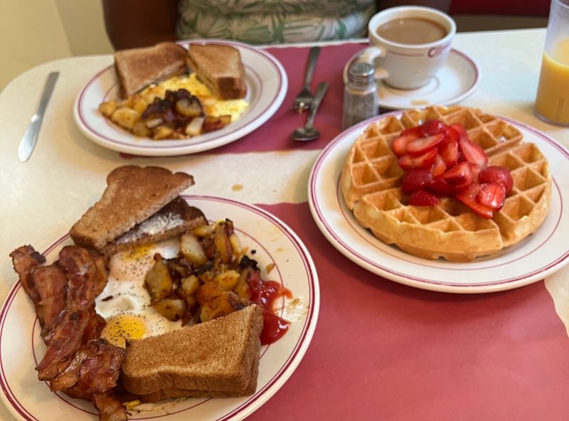 Breakfast Plates Bring Classic Comfort to the Table Breakfast Plates Bring Classic Comfort to the Table