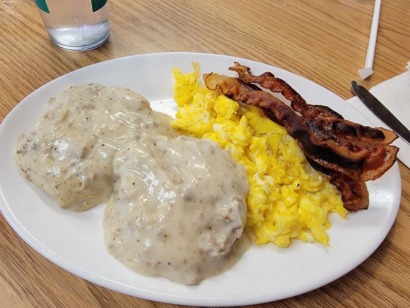 Breakfast Plates That Keep Regulars Coming Back
