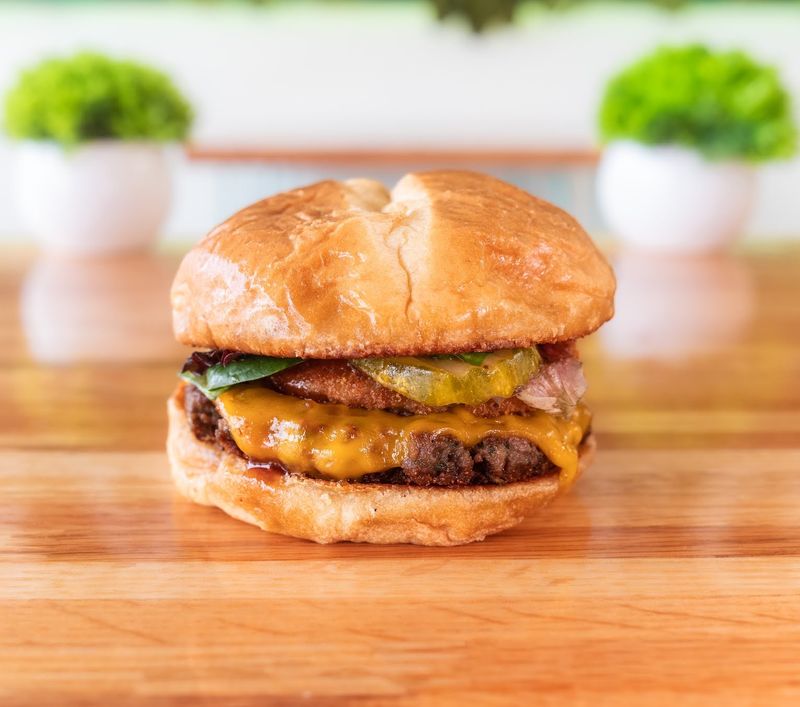 Burgers That Speak Comfort Food Fluently Burgers That Speak Comfort Food Fluently