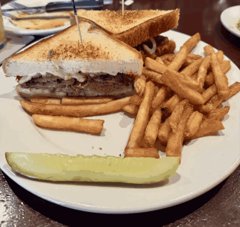 Burgers and Comfort Food Classics Keep the Menu Satisfying Burgers and Comfort Food Classics Keep the Menu Satisfying