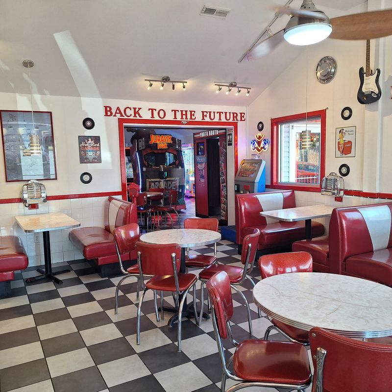Cakes & Cream Fifties Diner (Branson)