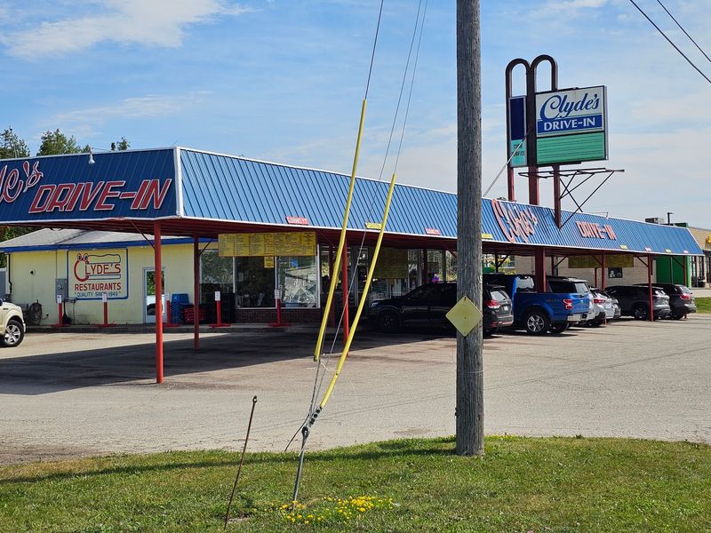 Clyde’s Drive-In (St. Ignace)