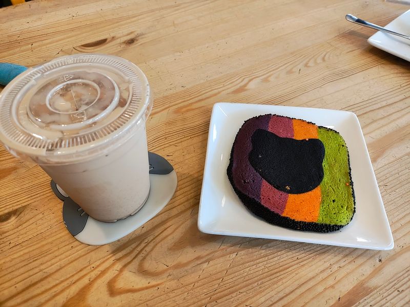 Coffee, Tea, and Fun Drinks Round Out the Experience