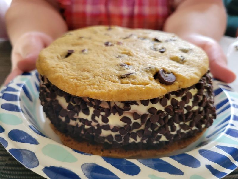 Cookie Sandwiches Have a Loyal Following Cookie Sandwiches Have a Loyal Following