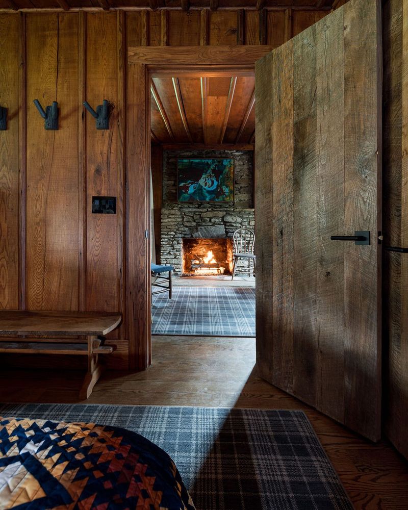 Cozy Rooms And Rustic Cabins