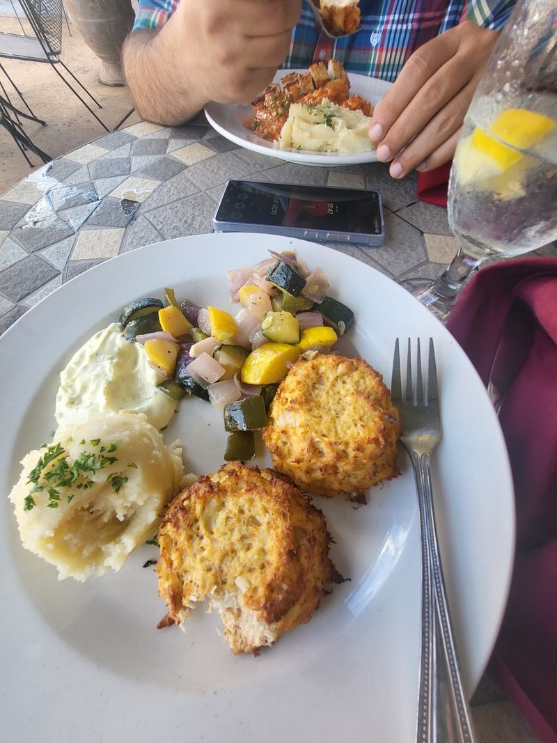 Crab Cakes That Regulars Remember Crab Cakes That Regulars Remember
