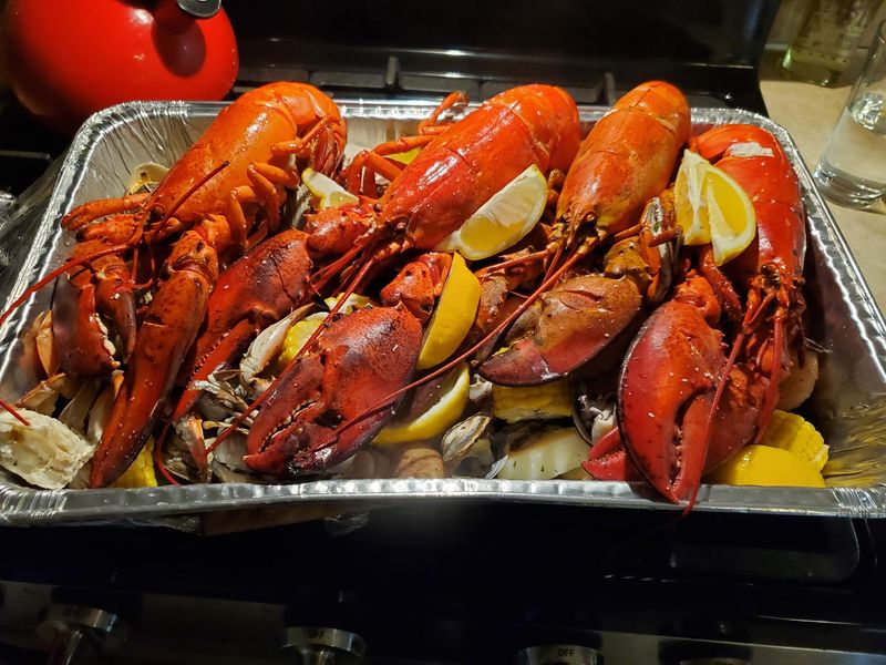 Crispy Fried Platters and Seafood Sandwiches Turn a Quick Stop Into Dinner Crispy Fried Platters and Seafood Sandwiches Turn a Quick Stop Into Dinner