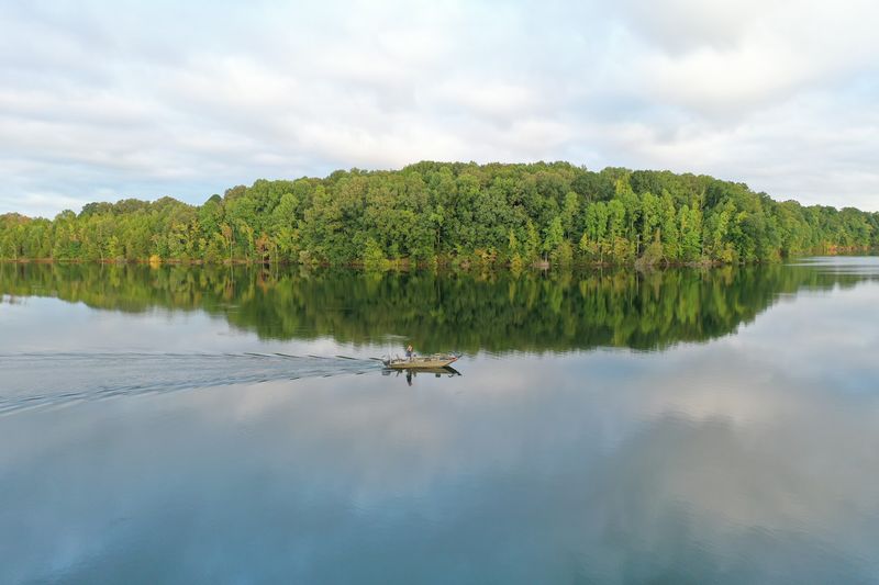 Crystal-Clear Water and Hidden Coves Make This a Dream Lake Day Crystal-Clear Water and Hidden Coves Make This a Dream Lake Day
