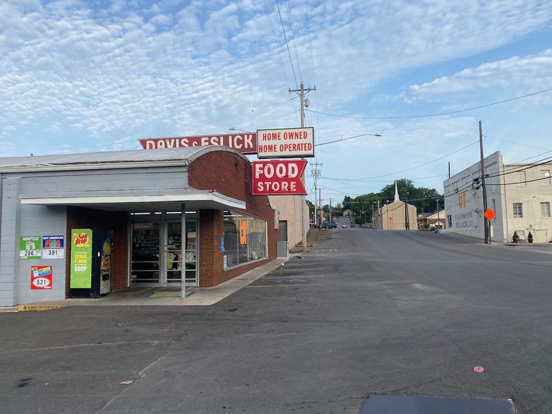 Davis & Eslick Grocery - Pulaski Davis & Eslick Grocery - Pulaski