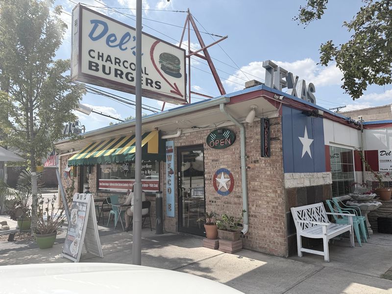 Del's Charcoal Burgers (Richardson)