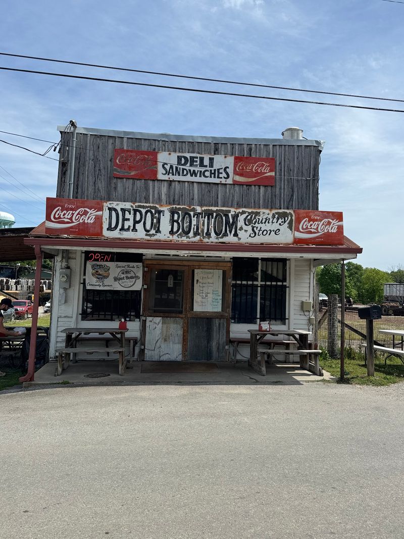 Depot Bottom Old Country Store - McMinnville