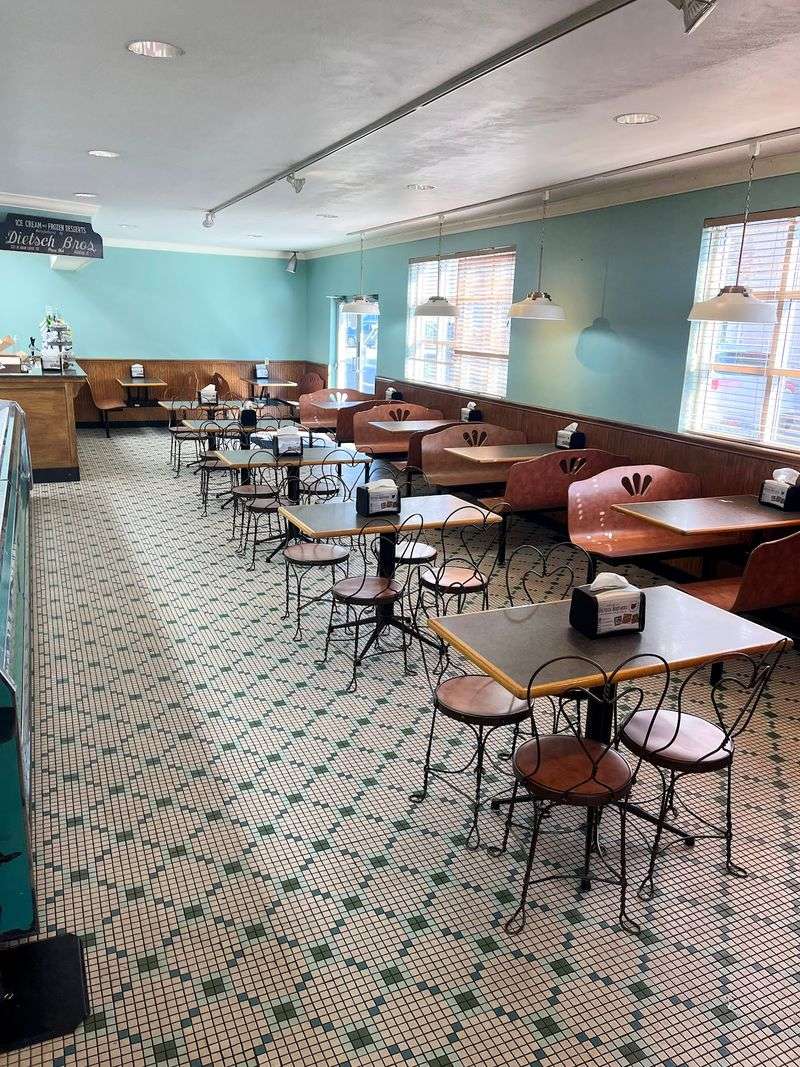 Dietsch Brothers Fine Chocolates and Ice Cream, Findlay