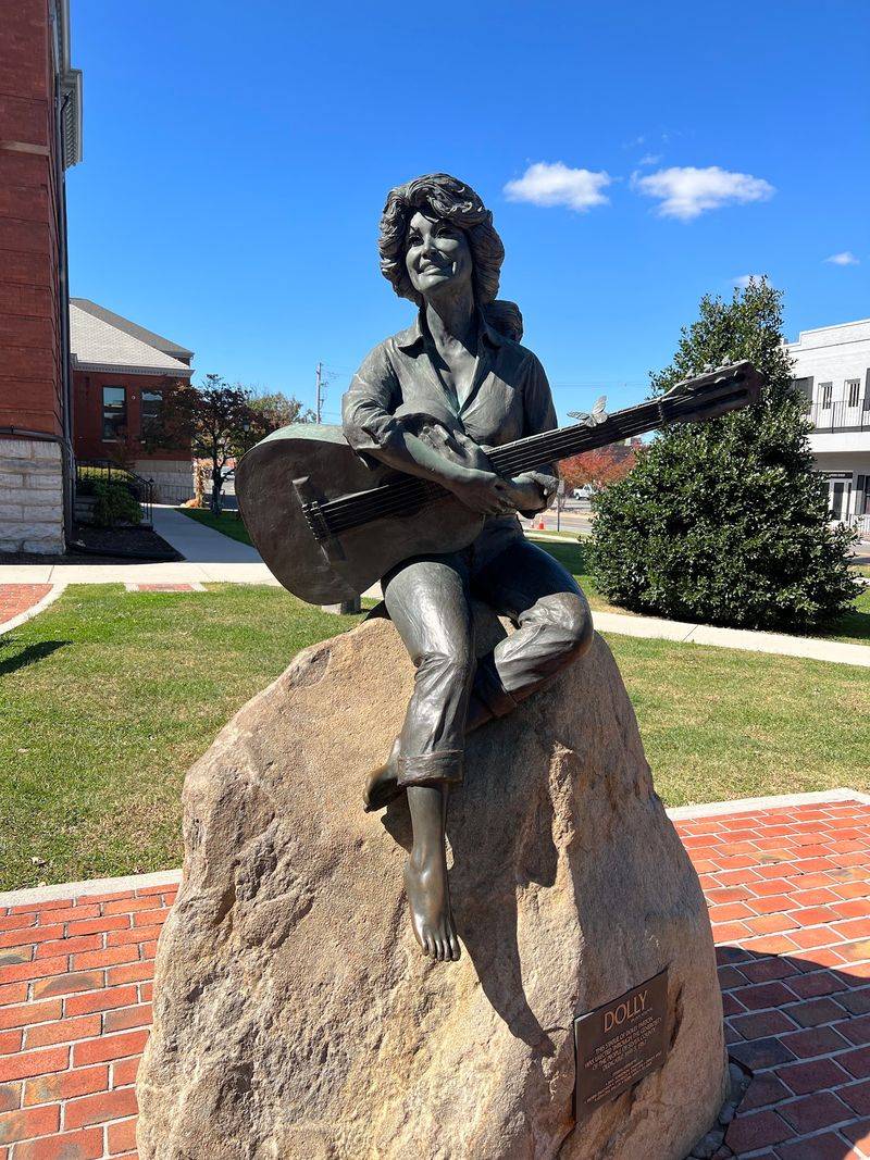 Dolly Parton Statue - Sevierville Dolly Parton Statue - Sevierville