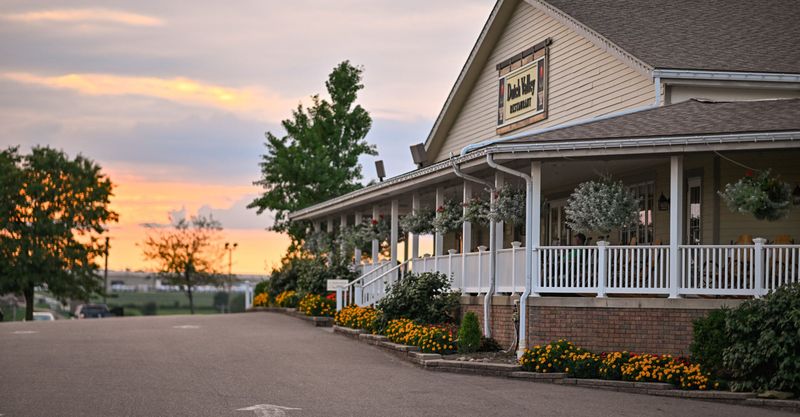 Dutch Valley Restaurant & Bakery, Sugarcreek