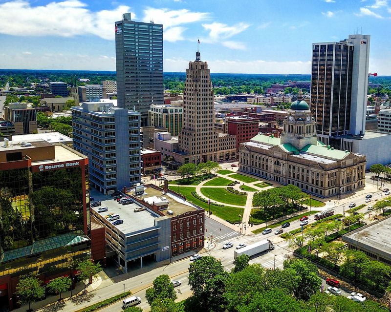 A Downtown That Keeps the Day Moving