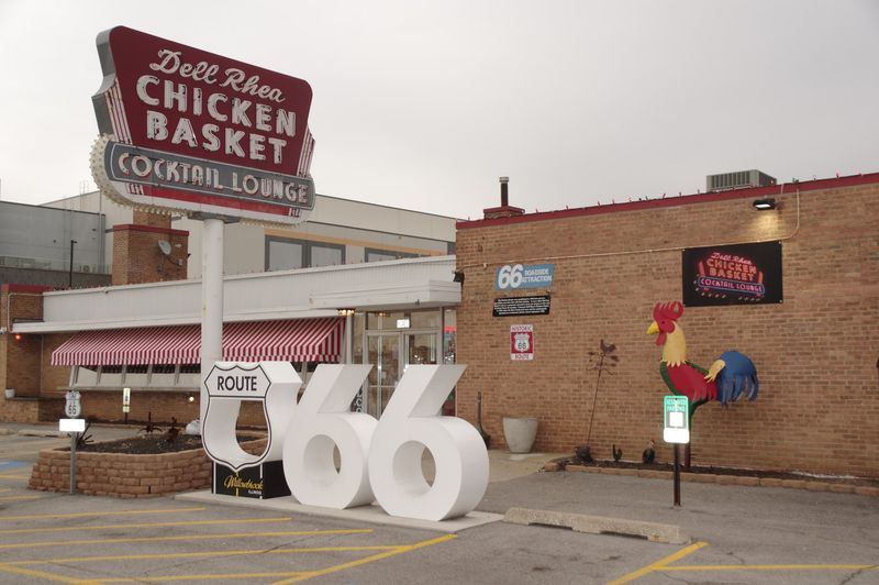 Dell Rhea's Chicken Basket (Willowbrook)